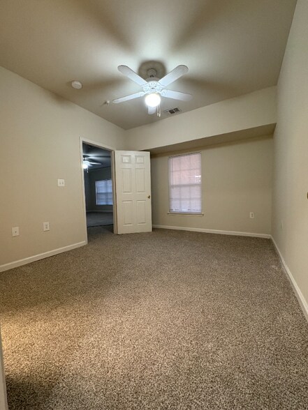 Building Photo - 1005 Weybridge Ct