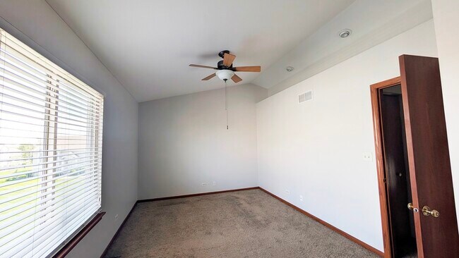 Building Photo - 1713 Fieldstone Dr N