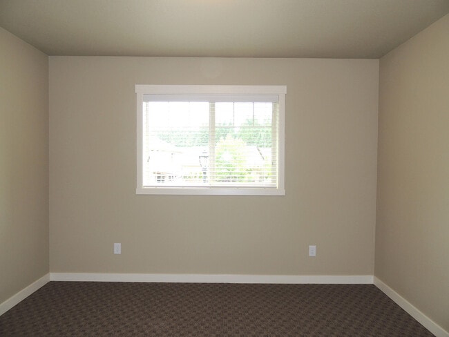 Building Photo - Modern Hawks Prairie Townhome