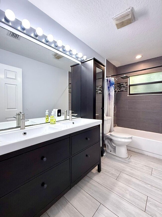 Building Photo - Beautiful house for rent