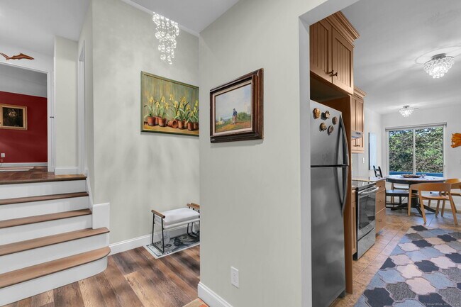 Building Photo - 4 Hills Ln