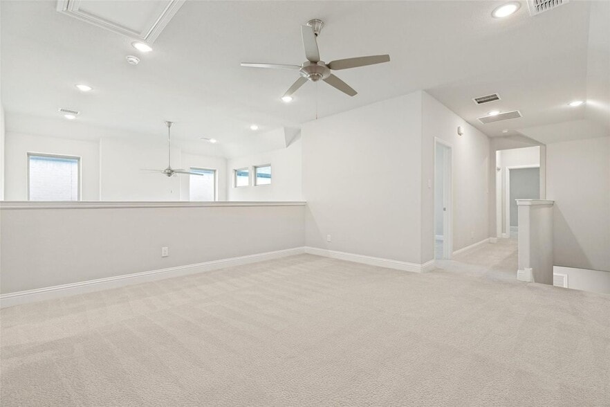 Building Photo - 13050 Scissortail Dr