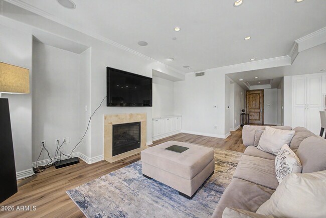 Building Photo - 7175 E Camelback Rd