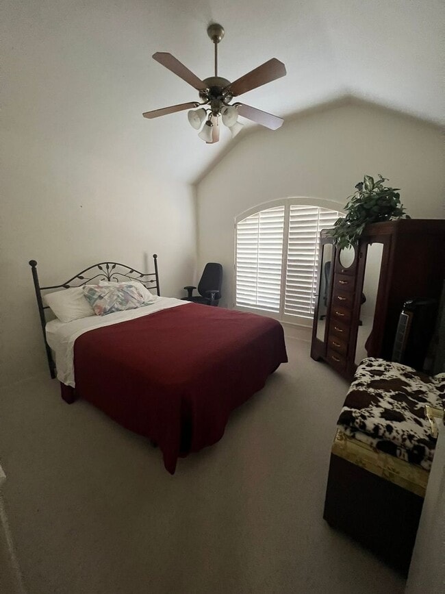 Building Photo - FULLY FURISHED MID TERM LEASE