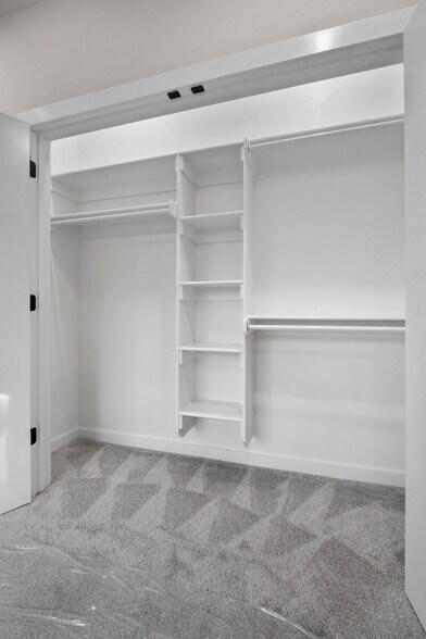 Building Photo - 50 Thaxted Dr