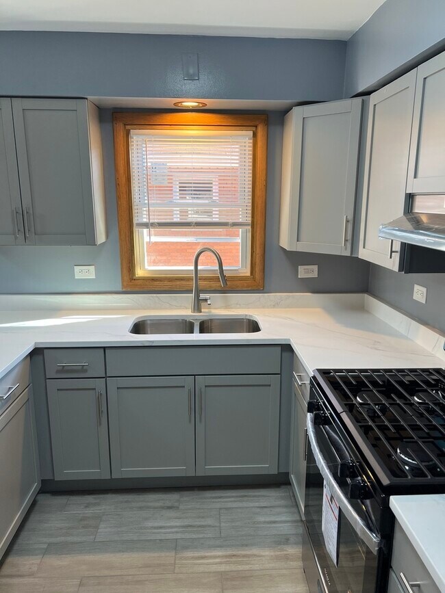 Building Photo - 4148 W 87th St