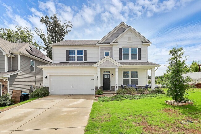 Primary Photo - Beautiful home in Lake Wylie
