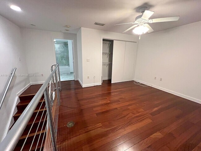 Building Photo - 1060 Brickell Ave