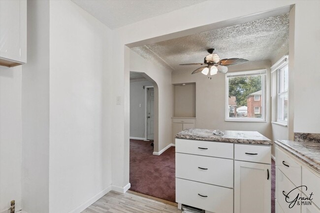 Building Photo - $1400 3 bedroom bungalow
