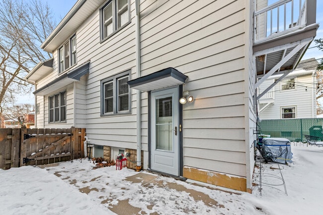 Building Photo - 4518 N Woodburn St