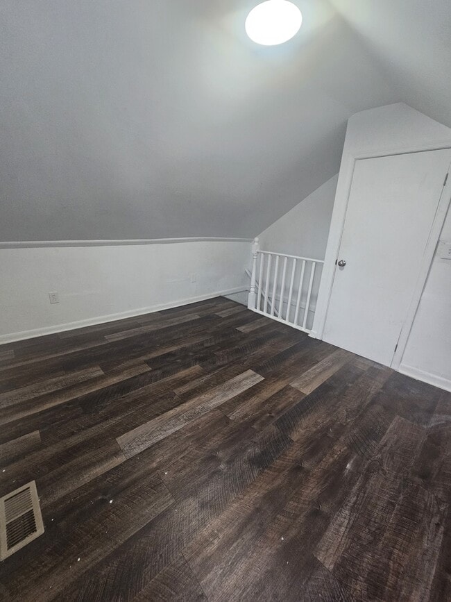 Building Photo - 330 S 9th St