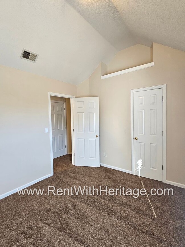 Building Photo - GORGEOUS HOME IN POPULAR PILGRIM'S MANOR /...