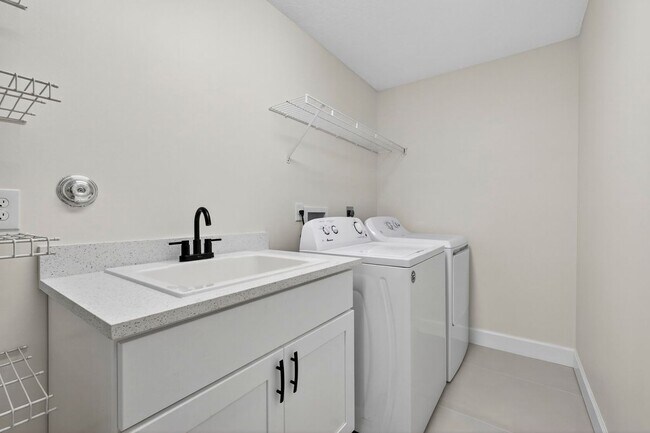 Building Photo - 1135 Staghorn St