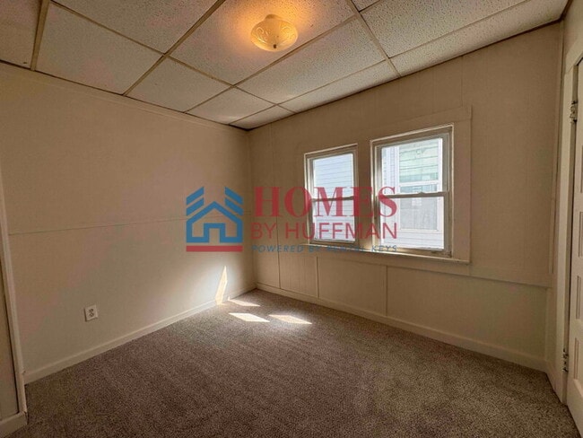 Building Photo - Two Bedroom House | New Flooring