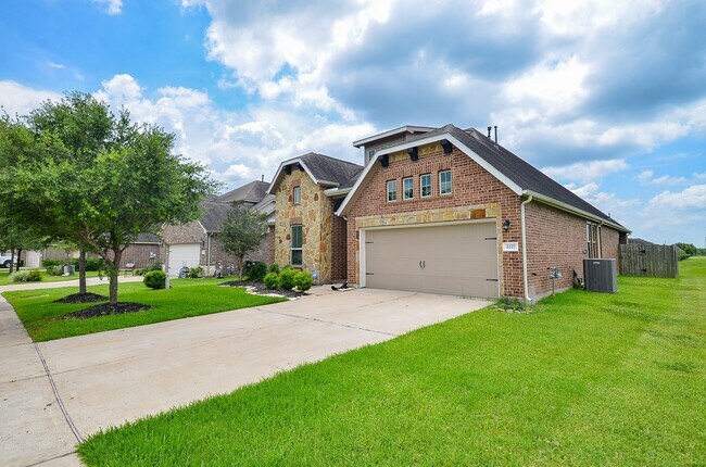 Building Photo - 2227 Leonetti Ln
