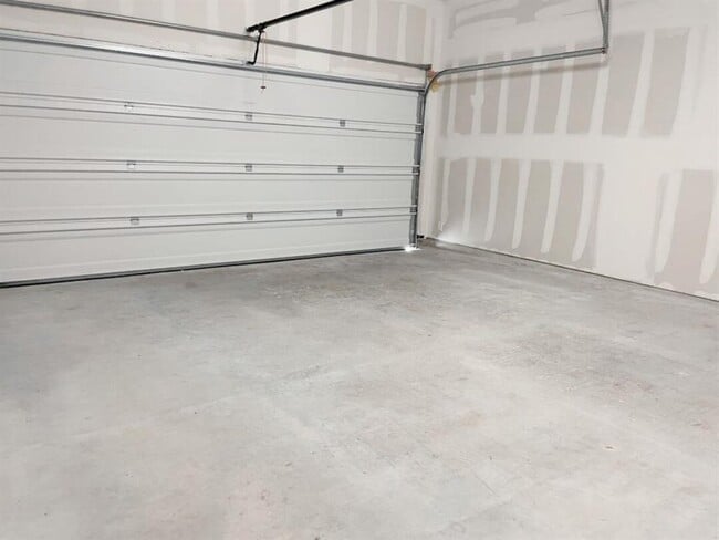 Building Photo - 15103 Ryman Rd