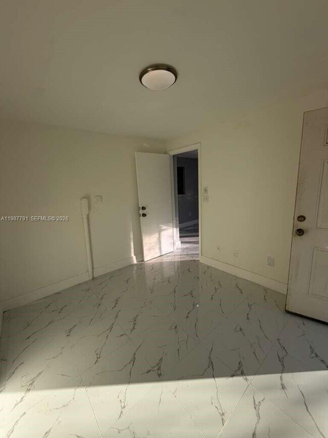 Building Photo - 4030 School Cir