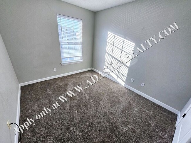 Building Photo - Beautiful Townhome in Blue Springs-Available NOW!!