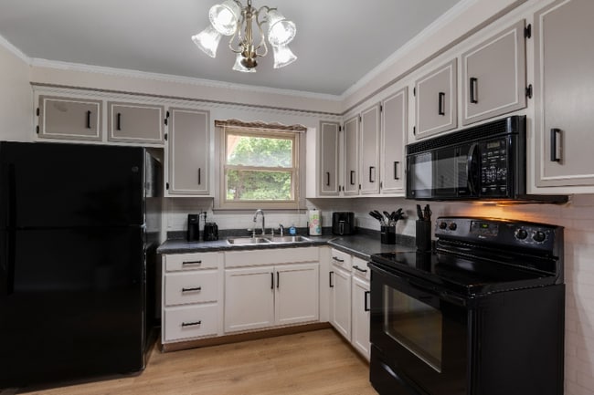 Building Photo - 2265 Wildwood Dr