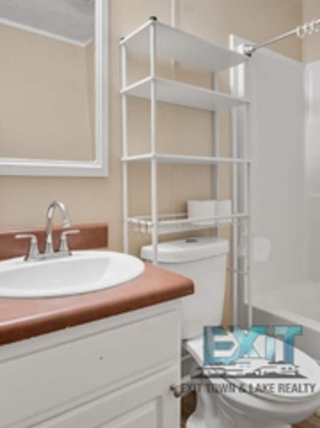 Building Photo - Beautiful Fully Renovated 3 Bed 2 Bath Home