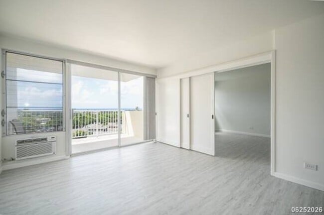 Building Photo - Fully Remodeled 1BR/1BA/1PKG Unit in Waialae Gardens (Kahala)