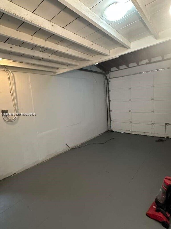 Building Photo - 2458 Plunkett St