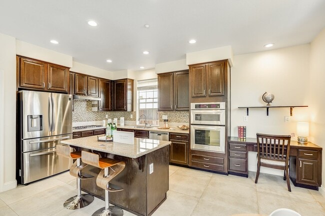 Building Photo - Comfortable and nicely upgraded home for r...