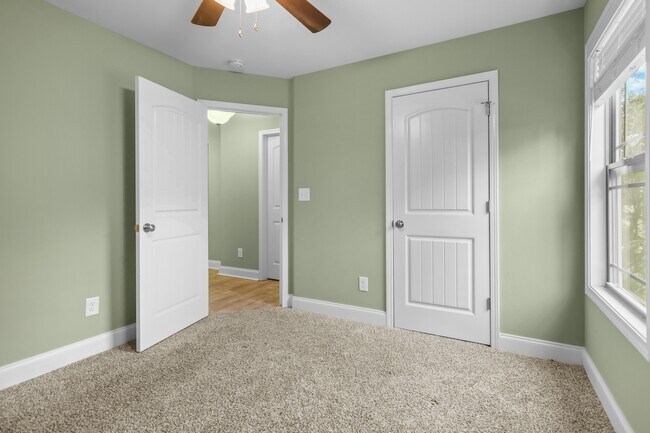 Building Photo - 128 Sycamore Hill Dr