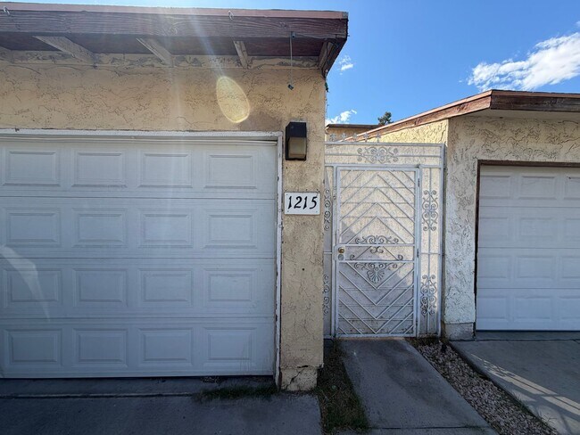 Building Photo - BEAUTIFULLY RENOVATED 3/2/2 CAR WITH DEN