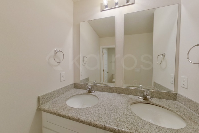 Building Photo - 245 Monarch Ln