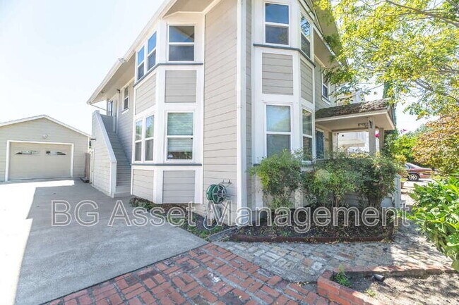 Building Photo - 2359 Prune St