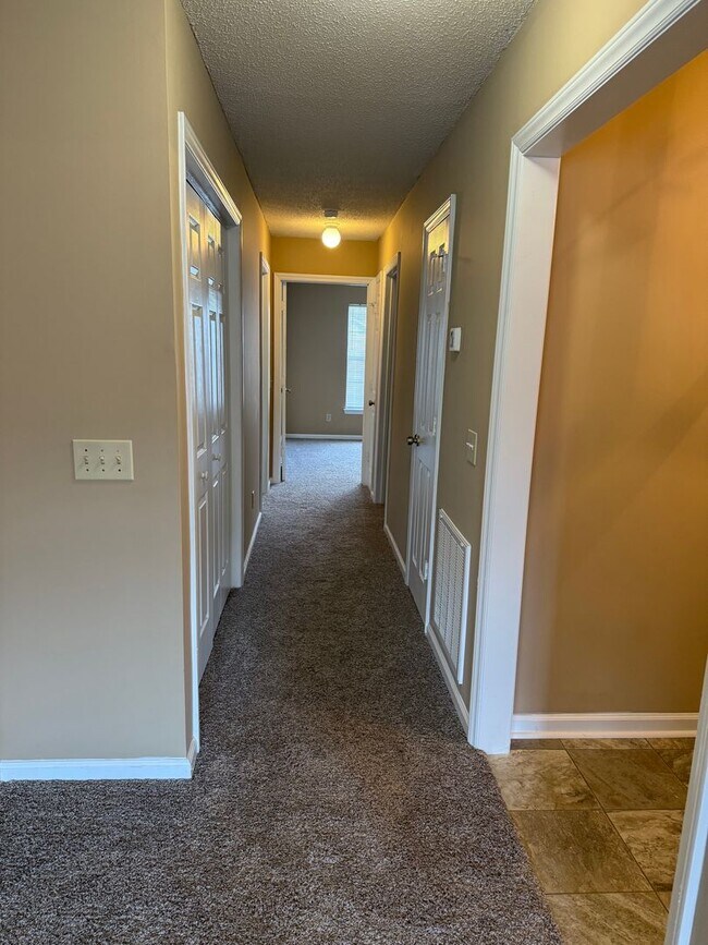 Building Photo - Spacious 2BR unit convenient to Guilford C...