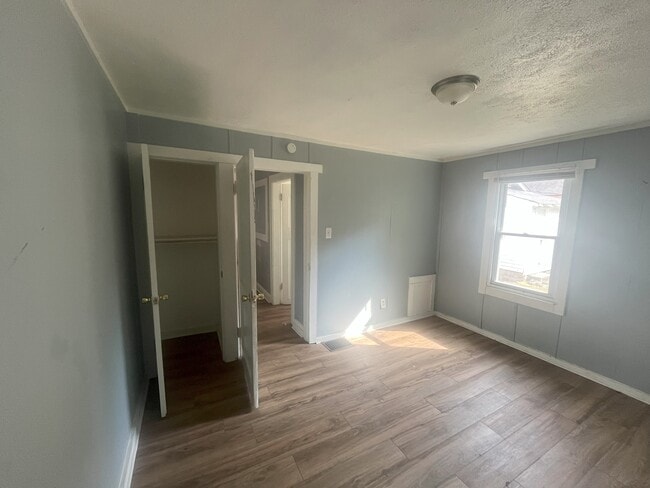 Building Photo - 1449 W 34th St