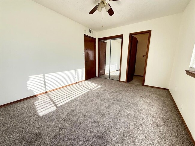 Building Photo - 214 Justin Dr