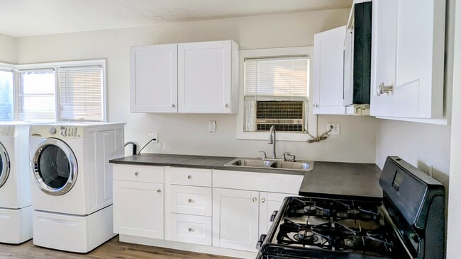 Building Photo - 426 Navajo St