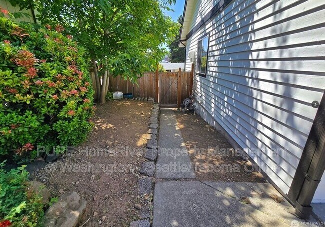 Building Photo - 5345 S Trafton St
