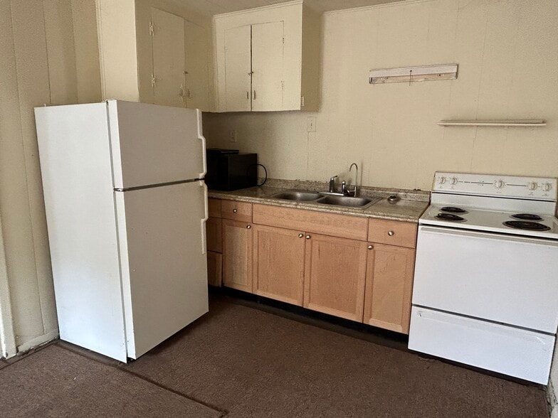 Primary Photo - 505 E Virginia Ave