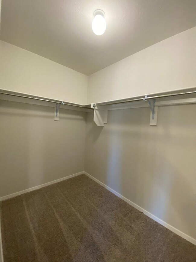 Building Photo - Now Pre-Leasing in Cedar Bluff — Stunning 4-Bed, 2-Bath Home You Don’t Want to Miss!