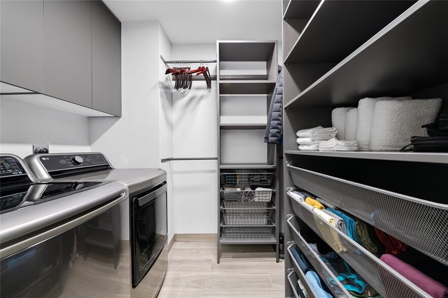 Building Photo - 340 City View Dr