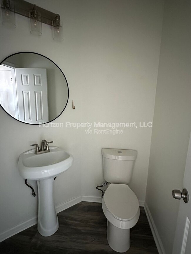 Building Photo - 6461 Topside Ave