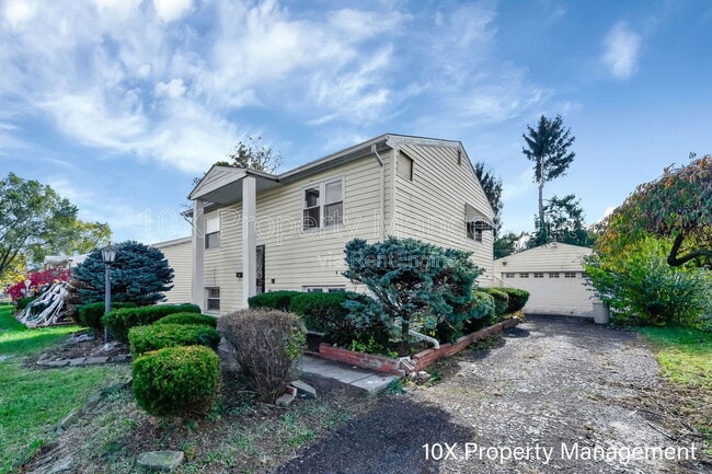 Building Photo - 907 Higbee Dr N