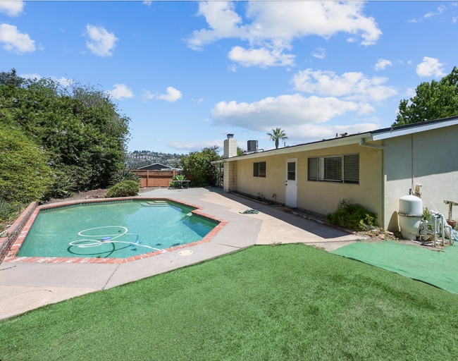 Building Photo - Private pool oasis!