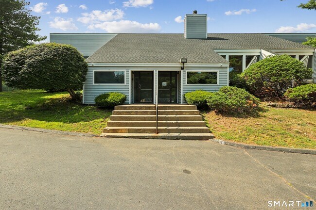 Building Photo - 10 Glenview Dr