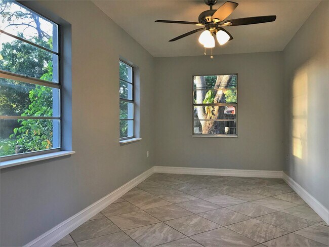 Building Photo - Holiday Heights