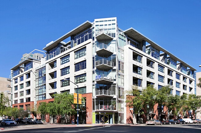 Building Photo - BRAND NEW FLOORS! Spacious 2 Bedroom 2 Bathroom at M2i in Downtown San Diego
