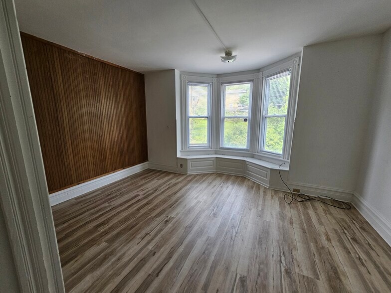 Livingroom - 148 Clymer St