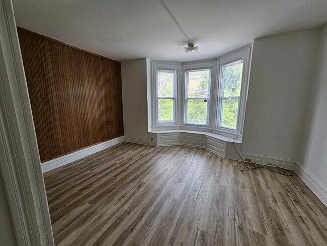 Livingroom - 148 Clymer St