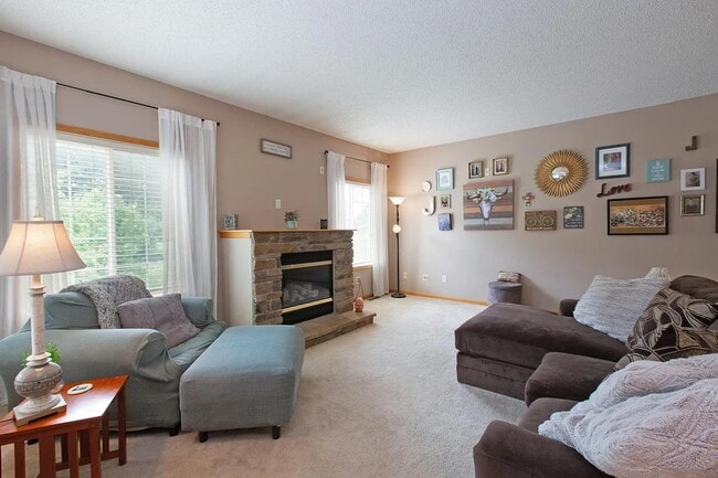 Building Photo - Spacious *2Bed*2Bath townhome Cottage Grove Available 7/1/26!