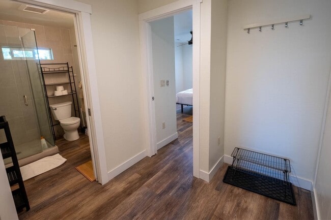 Building Photo - Enjoy the Downtown Coeur d Alene Lifestyle...