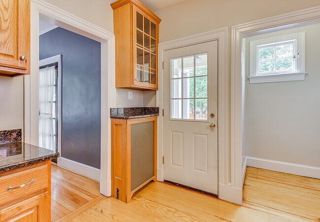 Building Photo - 3-Bed in the Heart of Washington, D.C. – Spacious 1996 Sq Ft with 2 Full Baths!"